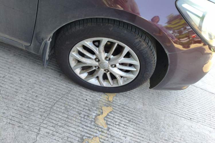 Used Kia K3S 2014 1.6L Automatic GLS Right Front Wheel Hub