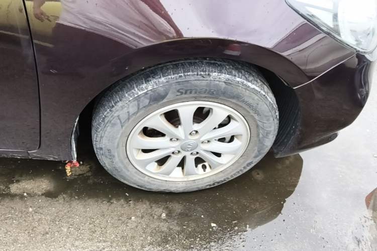 Used Kia K3S 2014 1.6L Automatic GL Right Front Wheel Hub