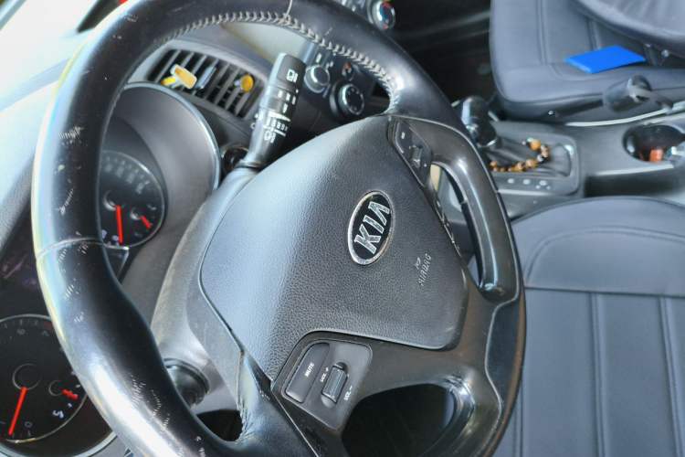 Used Kia K3S 2014 1.6L Automatic GLS Steering Wheel