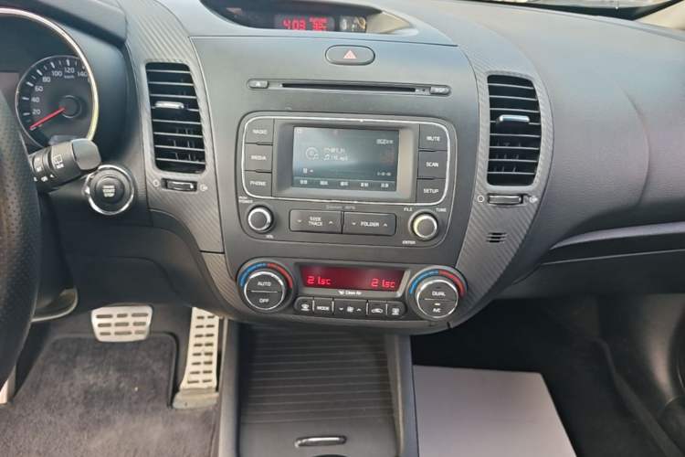 Used Kia K3S 2014 1.6L Automatic Premium Audio And AC Panel