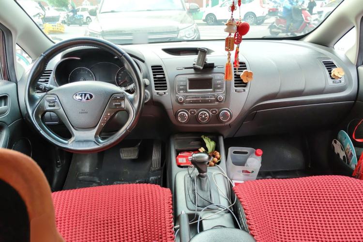 Used Kia K3S 2014 1.6L Automatic GLS Center Console