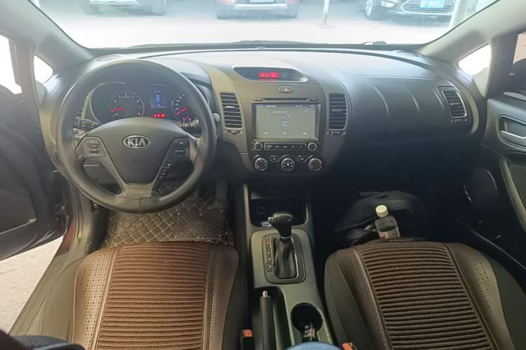 Used Kia K3S 2014 1.6L Automatic GLS Center Console
