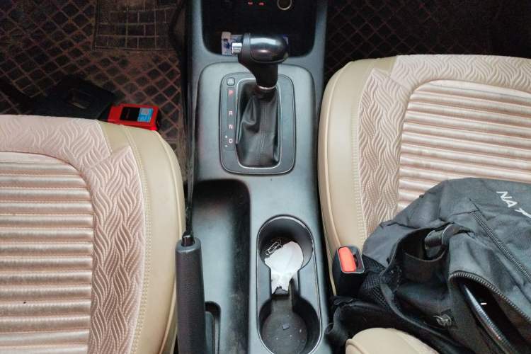 Used Kia K3S 2014 1.6L Automatic GL Gear Lever