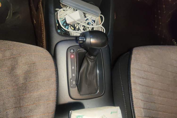Used Kia K3S 2014 1.6L Automatic GL Gear Lever