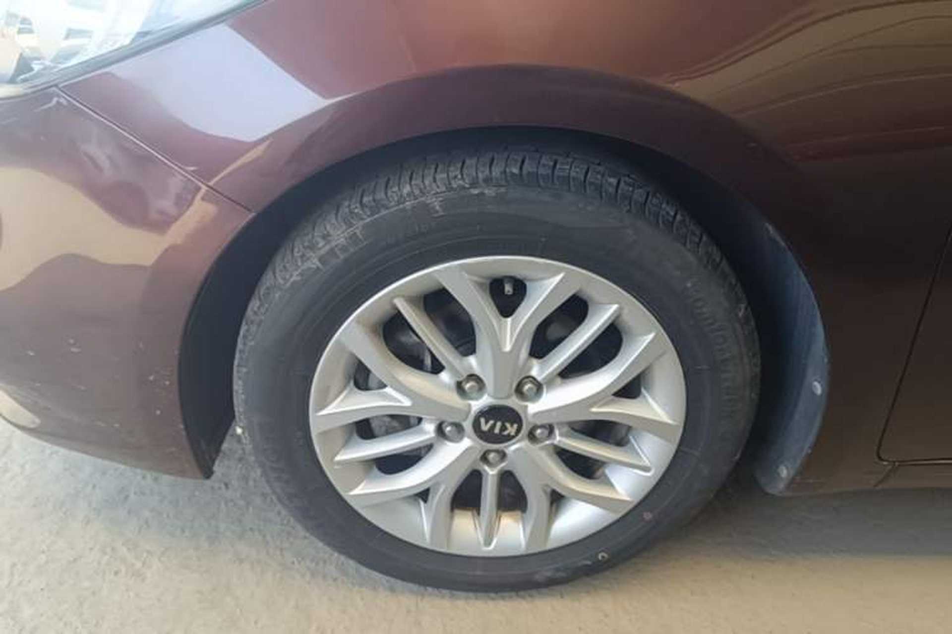 Used Kia K3S 2014 1.6L Automatic GLS Left Front Wheel Hub