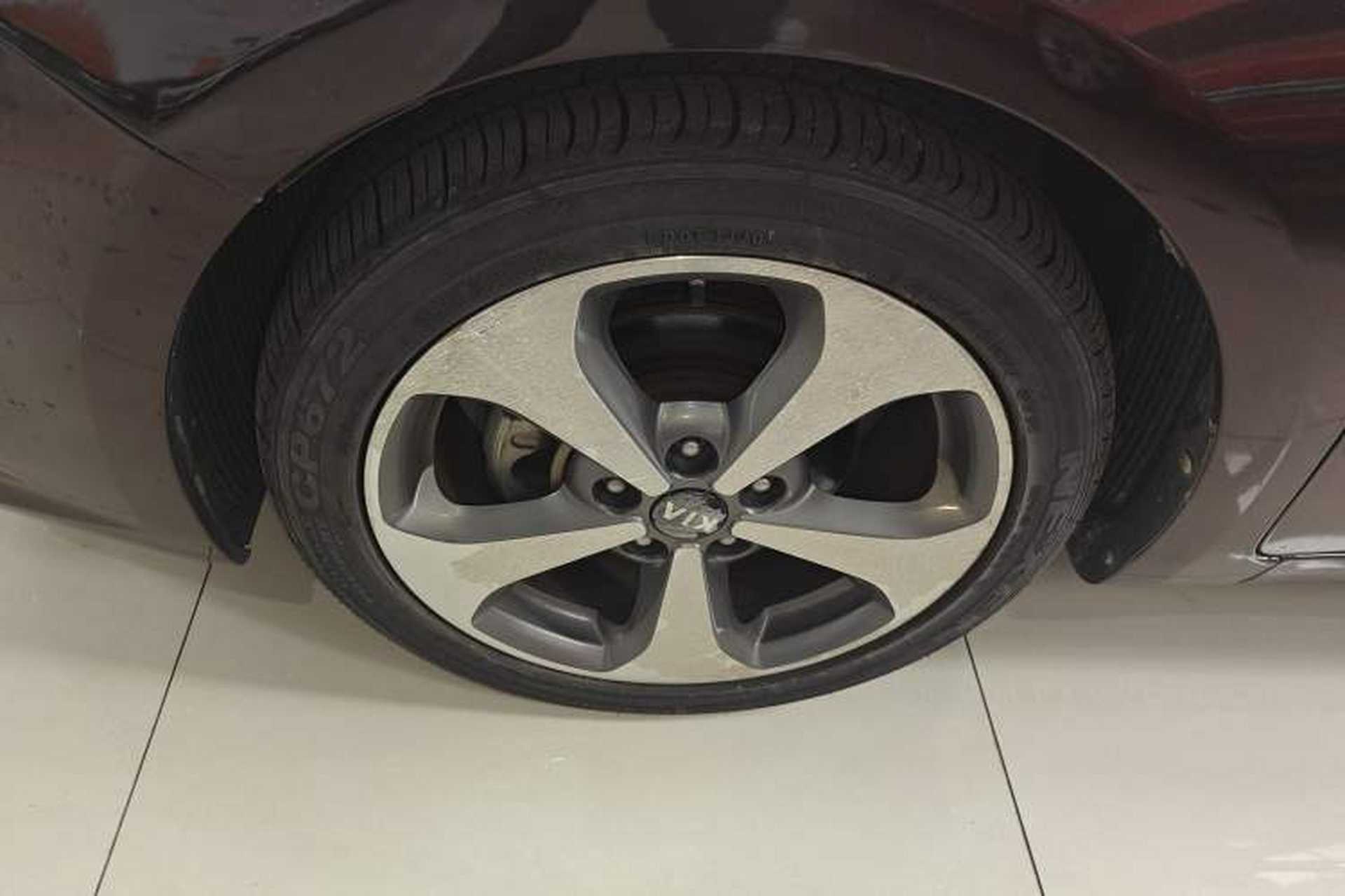 Used Kia K3S 2014 1.6L Automatic Premium Left Front Wheel Hub