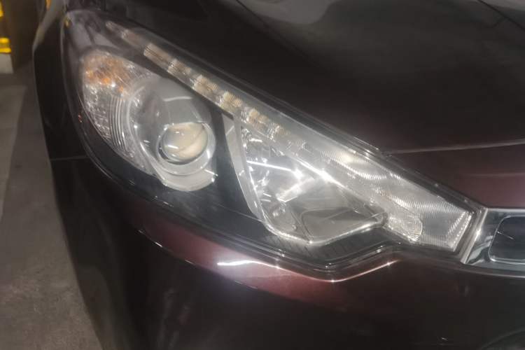 Used Kia K3S 2014 1.6L Automatic GLS Right Front Headlight