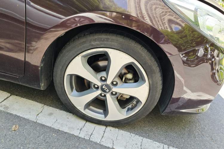 Used Kia K3S 2014 1.6L Automatic Premium Right Front Wheel Hub
