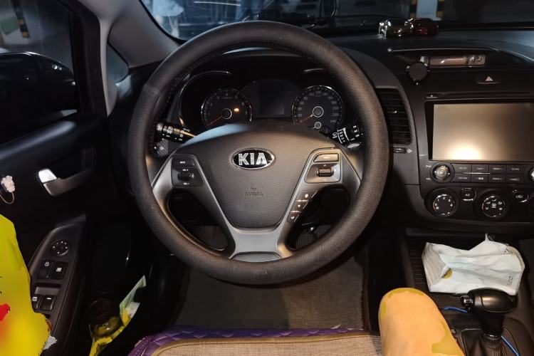 Used Kia K3S 2014 1.6L Automatic GLS Steering Wheel