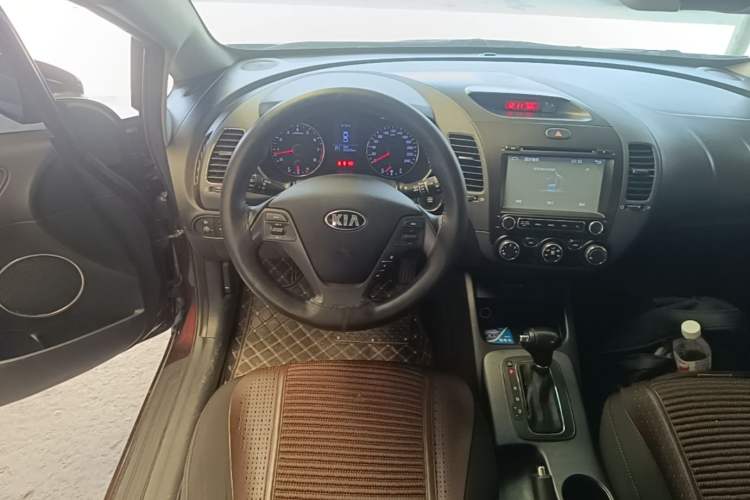 Used Kia K3S 2014 1.6L Automatic GLS Steering Wheel