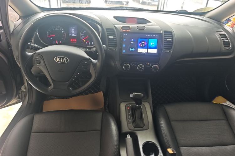 Used Kia K3S 2014 1.6L Automatic GLS Center Console
