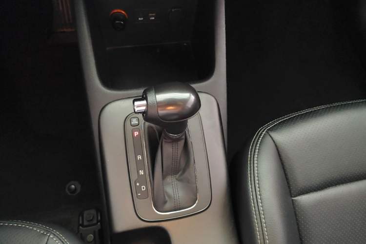 Used Kia K3S 2014 1.6L Automatic GL Gear Lever
