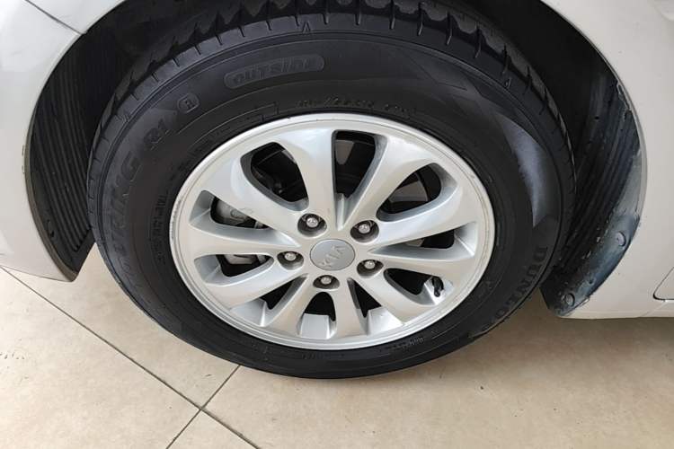 Used Kia K3S 2014 1.6L Automatic GL Left Front Wheel Hub