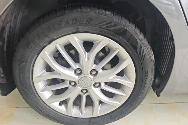 Used Kia K3S 2014 1.6L Automatic GLS Right Rear Wheel Hub