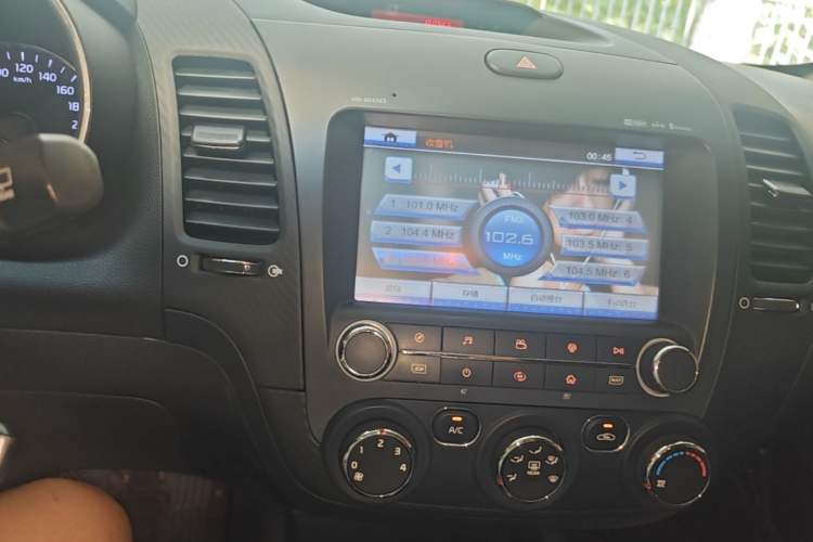 Used Kia K3S 2014 1.6L Manual GL Audio And AC Panel