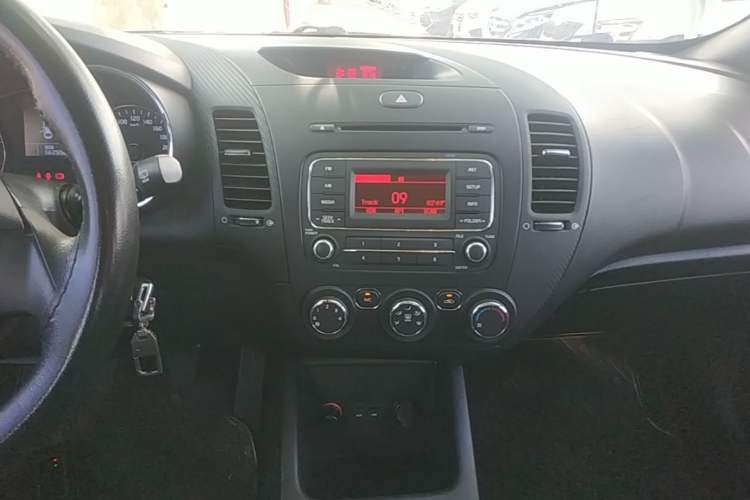 Used Kia K3S 2014 1.6L Manual GL Audio And AC Panel