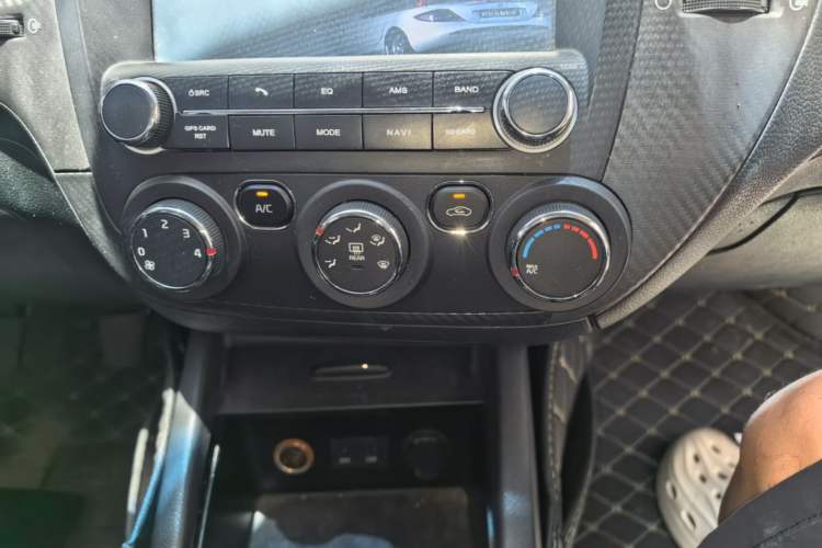 Used Kia K3S 2014 1.6L Manual GLS Audio And AC Panel