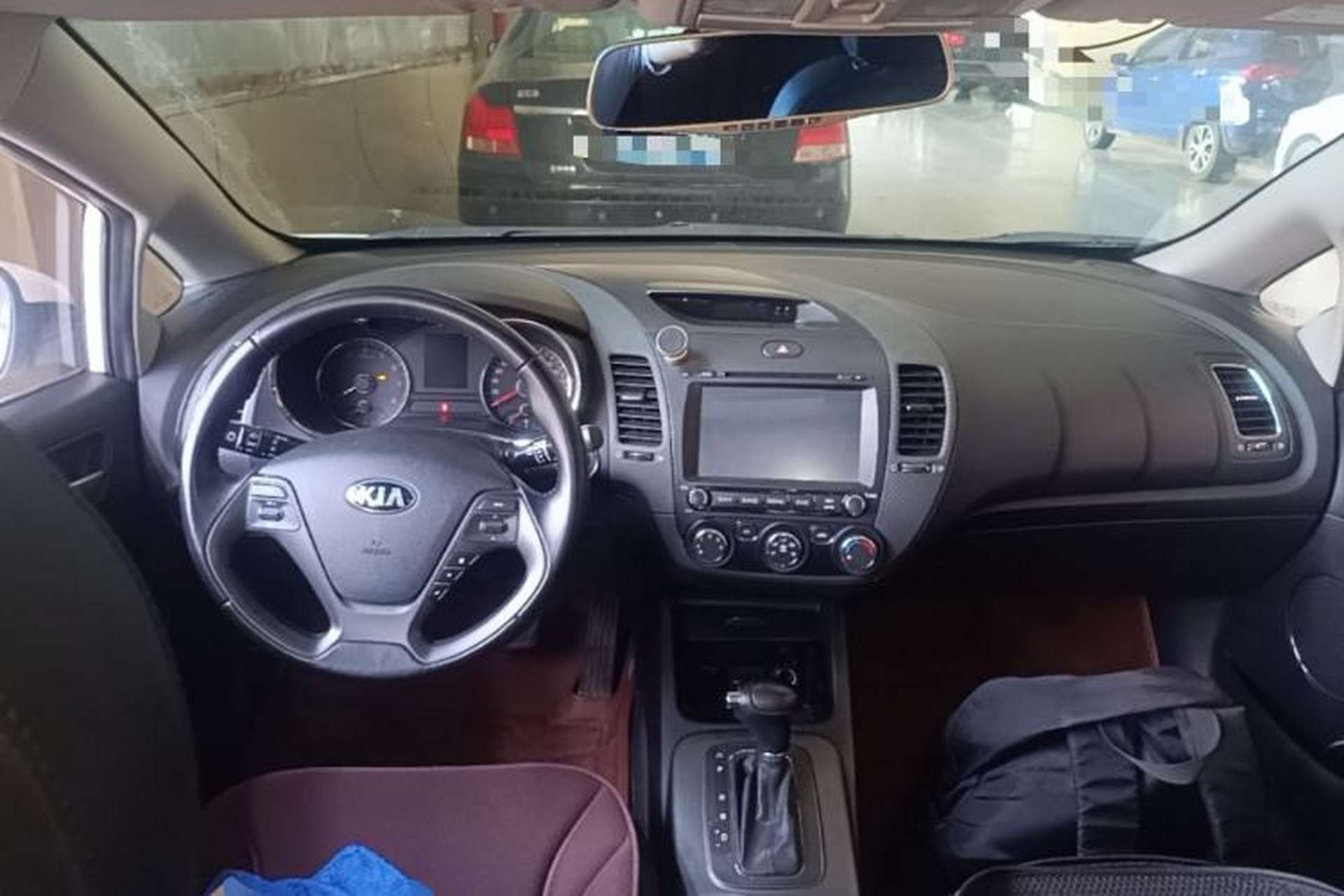 Used Kia K3S 2014 1.6L Automatic GLS Center Console