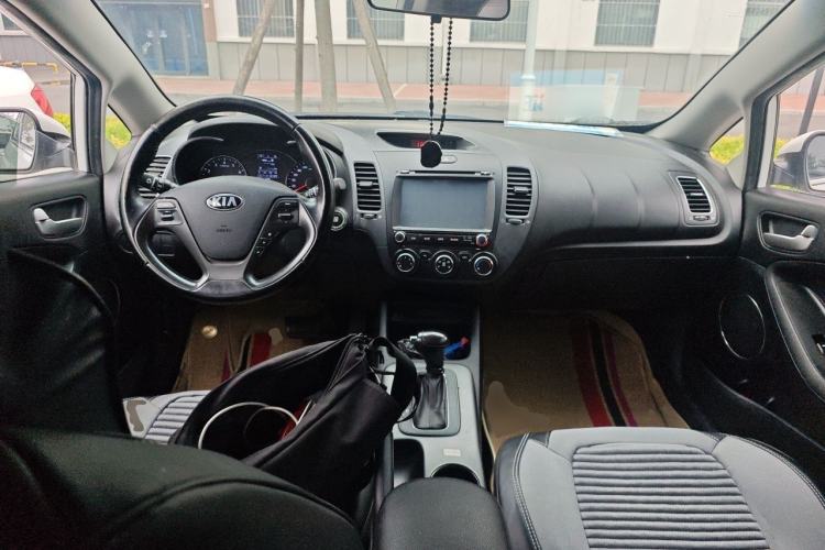 Used Kia K3S 2014 1.6L Automatic GLS Center Console