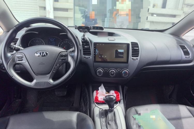 Used Kia K3S 2014 1.6L Automatic GLS Center Console