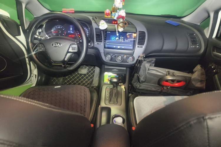 Used Kia K3S 2014 1.6L Automatic GLS Center Console