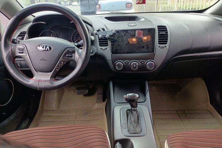 Used Kia K3S 2014 1.6L Automatic GLS Center Console