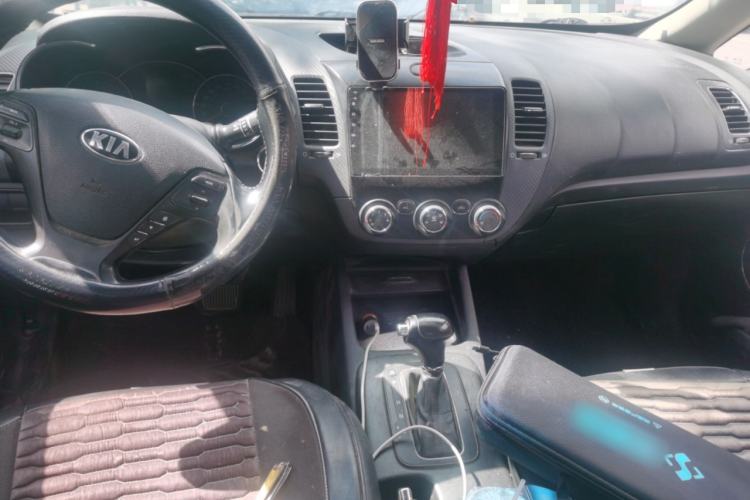 Used Kia K3S 2014 1.6L Automatic GLS Center Console