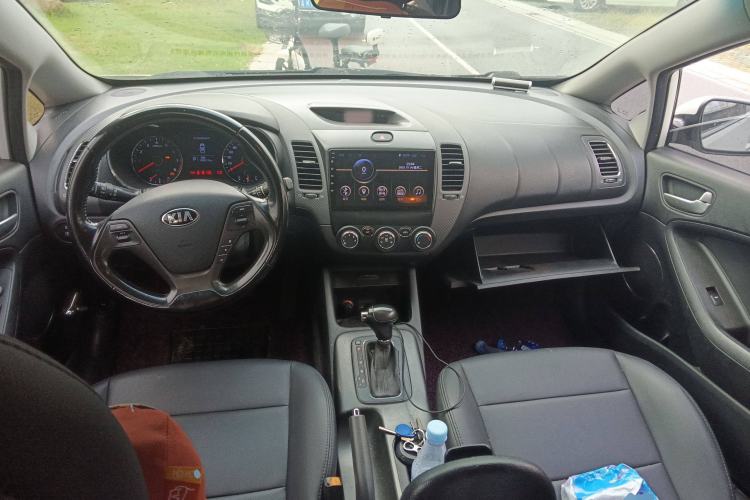 Used Kia K3S 2014 1.6L Automatic GLS Center Console