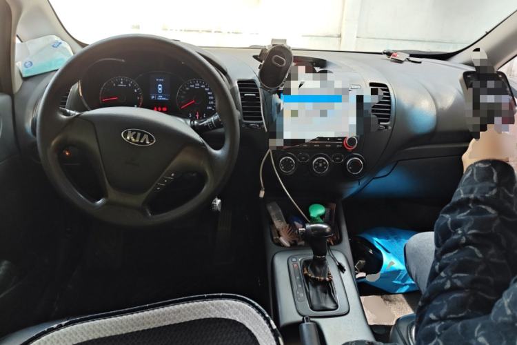Used Kia K3S 2014 1.6L Automatic GL Center Console