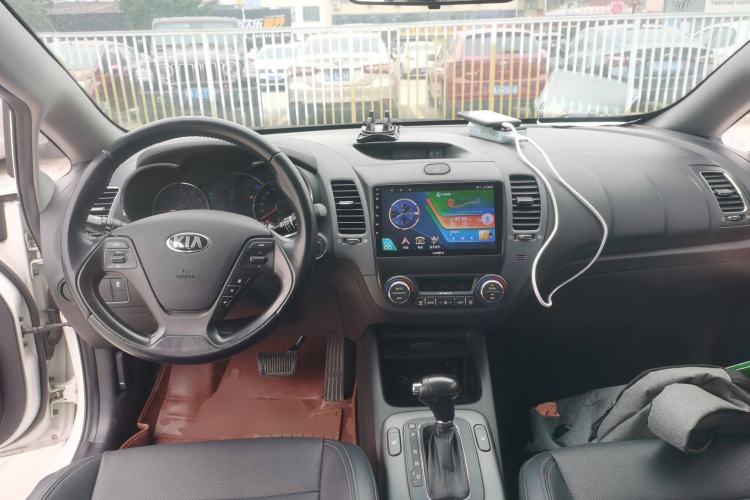 Used Kia K3S 2014 1.6L Automatic DLX Center Console