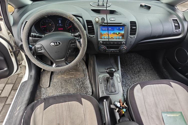 Used Kia K3S 2014 1.6L Automatic DLX Center Console