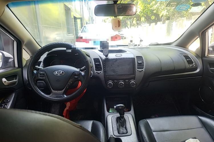 Used Kia K3S 2014 1.6L Automatic GLS Center Console