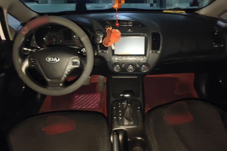 Used Kia K3S 2014 1.6L Automatic GLS Center Console