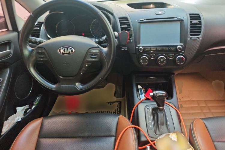Used Kia K3S 2014 1.6L Automatic GLS Center Console