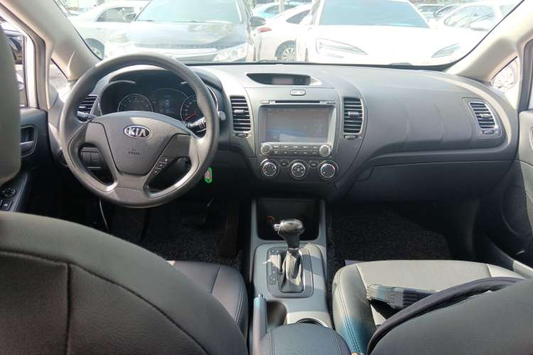 Used Kia K3S 2014 1.6L Automatic GL Center Console