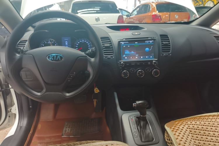 Used Kia K3S 2014 1.6L Automatic GL Center Console