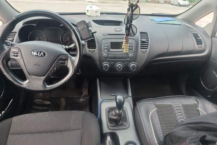 Used Kia K3S 2014 1.6L Manual GLS Center Console