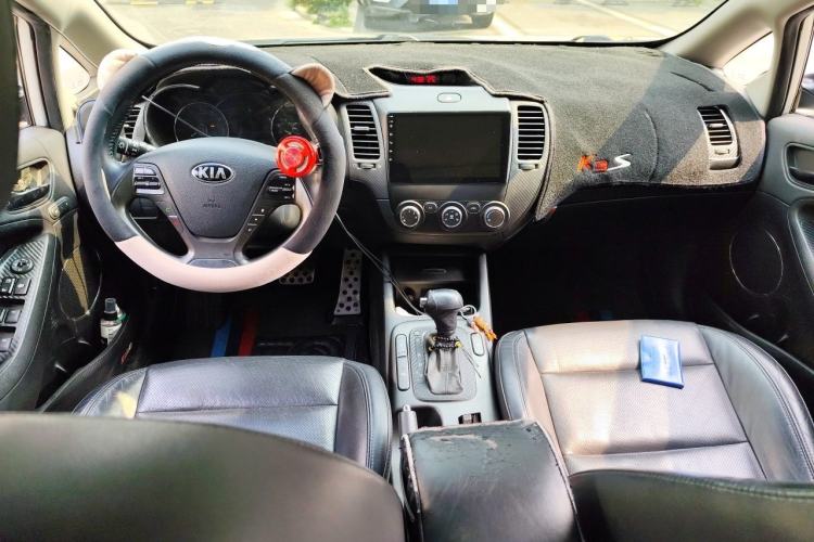 Used Kia K3S 2014 1.6L Automatic GLS Center Console