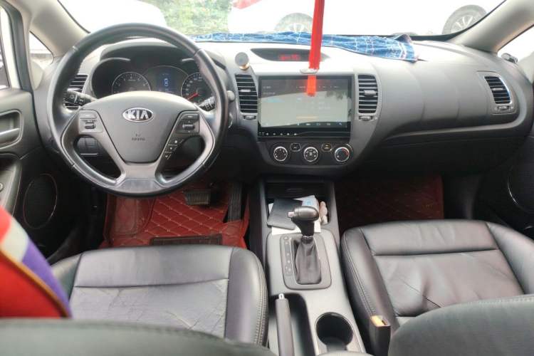 Used Kia K3S 2014 1.6L Automatic GLS Center Console