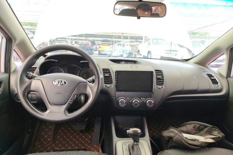 Used Kia K3S 2014 1.6L Automatic GL Center Console