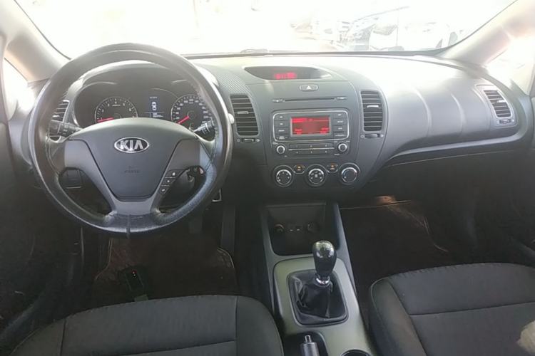 Used Kia K3S 2014 1.6L Manual GL Center Console