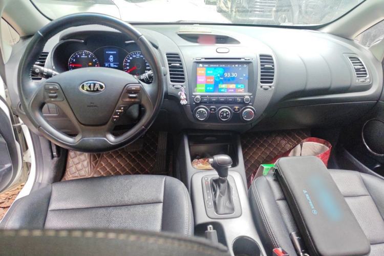 Used Kia K3S 2014 1.6L Automatic GLS Center Console