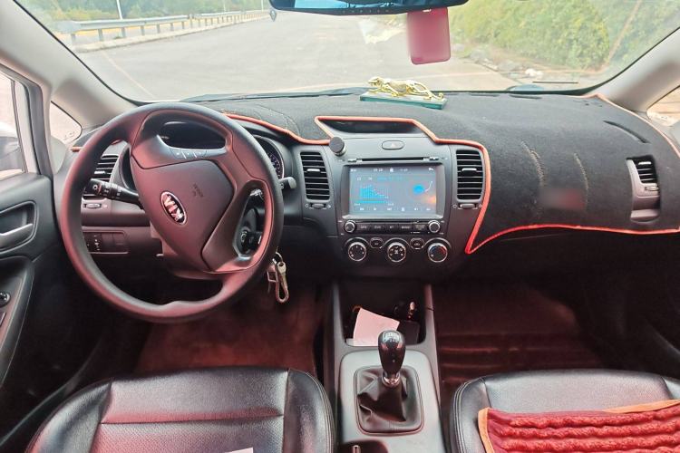 Used Kia K3S 2014 1.6L Manual GL Center Console