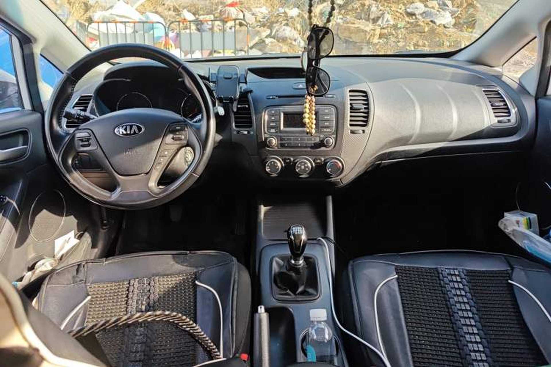 Used Kia K3S 2014 1.6L Manual GLS Center Console