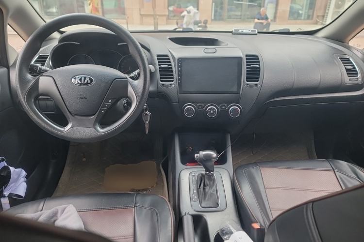 Used Kia K3S 2014 1.6L Automatic GL Center Console