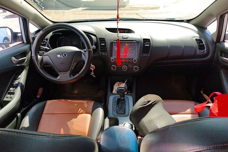 Used Kia K3S 2014 1.6L Automatic GL Center Console