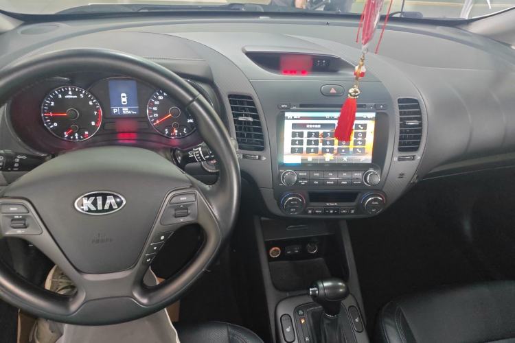 Used Kia K3S 2014 1.6L Automatic DLX Center Console