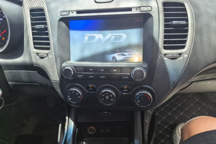 Used Kia K3S 2014 1.6L Manual GLS Center Console