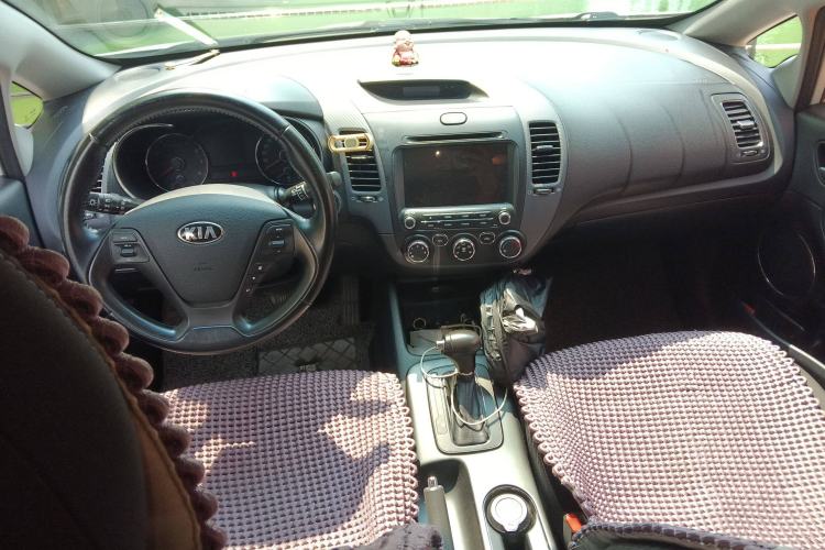 Used Kia K3S 2014 1.6L Automatic GLS Center Console