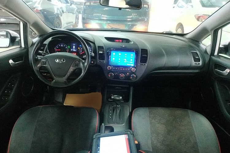 Used Kia K3S 2014 1.6L Automatic GLS Center Console
